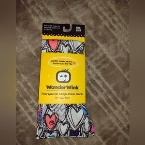 WonderWink NWT Compression Socks Women's Size 5-11 Knee Length - Hearts Print